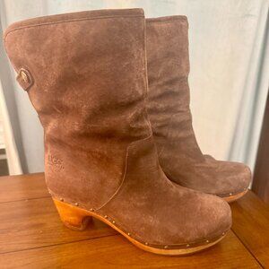 🤎 UGG Lynnea Ankle Boots – Brown Suede Shearling Stud Wood Clog | Women’s 8 🤎